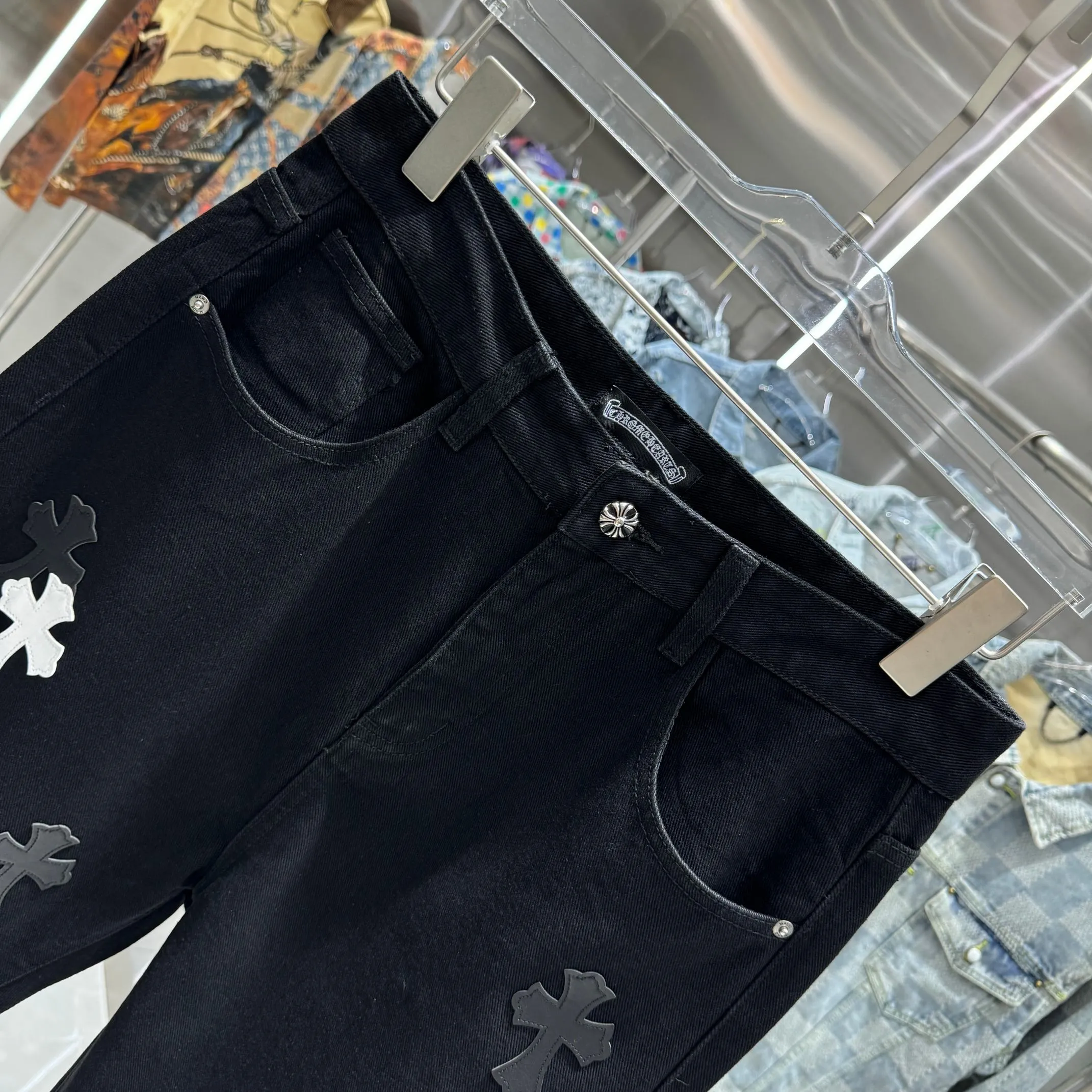 🅿️270 Crow Heart Cross Logo + Printed Logo Jeans 2025 latest product, original goods, washed casual jeans, imported original washed stretch fabric, comfortable and elastic, original hardware accessories decorated with logo, super correct version, extremely high grade, counter quality, fashionable and stylish upper body. The printing uses imported foam printing, customized buttons, YKK zippers. The complete set of accessories is customized by molding. Color: Black Size: S-XXL 28 30 32 34 36 code